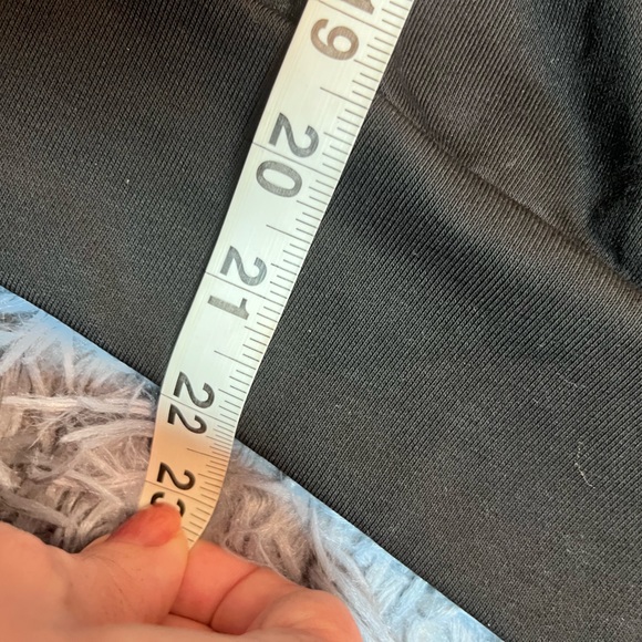 Tuckernuck Pomander Place Black Bode Polo Sweatshirt Size M - Picture 6 of 7